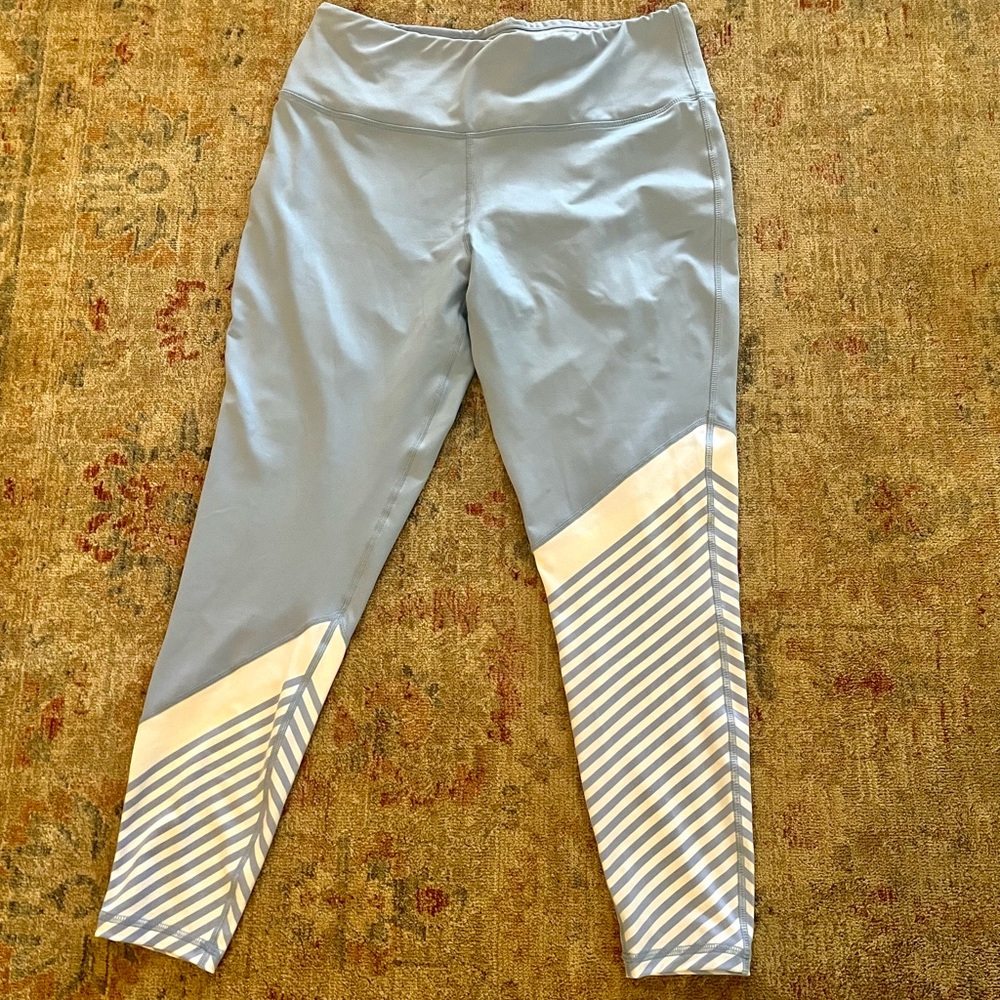 NWOT CROWN & IVY leggings